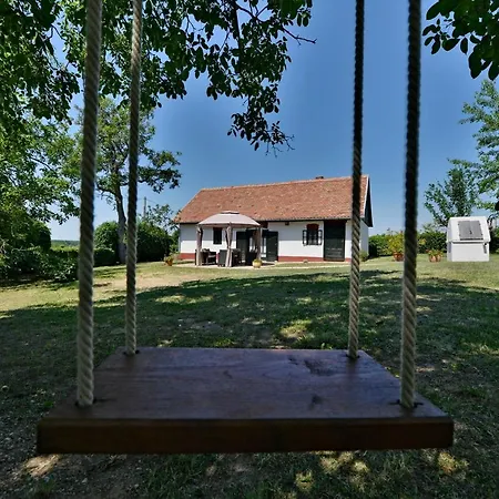 Lelle Vineyard Cottages דירה