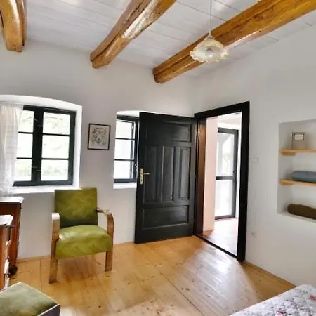 Lelle Vineyard Cottages דירה בלטונללה