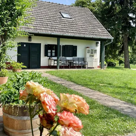 Lelle Vineyard Cottages דירה *