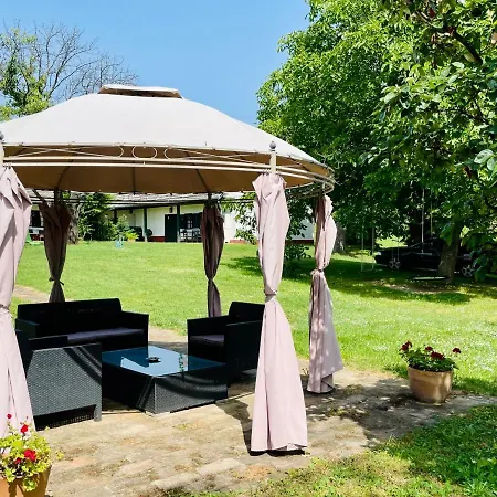 דירה Lelle Vineyard Cottages *