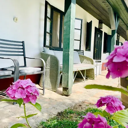דירה Lelle Vineyard Cottages *