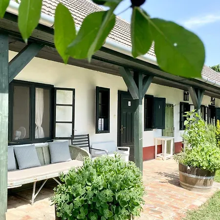 Lelle Vineyard Cottages Διαμέρισμα Balatonlelle
