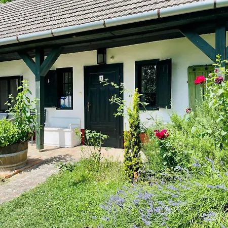 Lelle Vineyard Cottages דירה