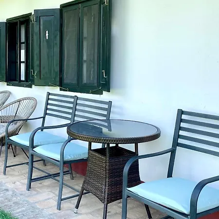 Lelle Vineyard Cottages בלטונללה